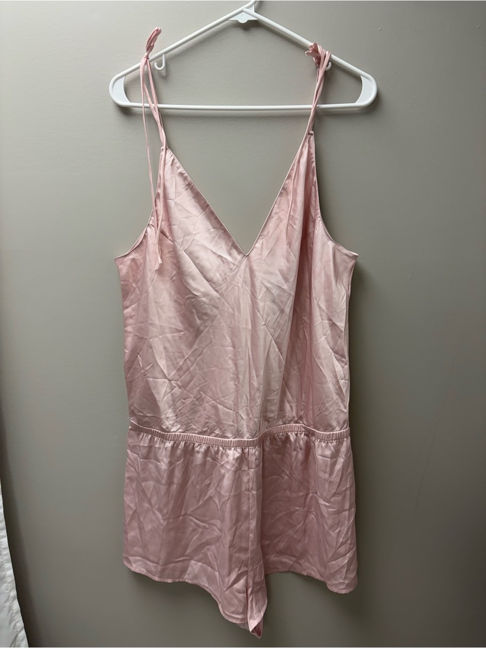 La Vie En Rose Women’s Pink Satin V Neck Romper